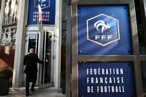 football la fff suspend les championnats amateurs et les coupes de france