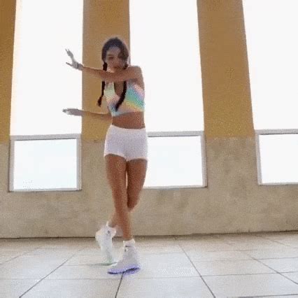 Dance Techno Gifs Get The Best Gif On Giphy