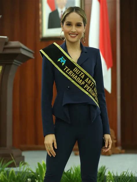 Cinta Laura Dinobatkan Jadi Duta Anti Kekerasan Photo