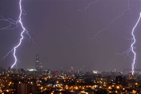 Las recientes lluvias que se registran en santiago han causado inundaciones urbanas, ocasionando dificultad en el tránsito en las principales vías como la 27 de febrero, circunvalación sur, ingenio abajo y estrella sadhalá. Santiago espera lluvia y tormenta eléctrica para hoy y ...