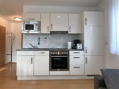 Zum see sind es 950m, ins zentrum 1,2 km und zum bahnhof 800m. Ferienwohnung Strandgut in Langenargen - Urlaub am Bodensee