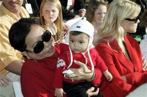 Tiger woods' mom kultida, baby daughter sam alexis and woods' wife elin watched as tiger won the target world challenge golf tournament at sherwood country club in thousand oaks. Tiger Woods' Daughter Sam Watches Dad Win | HuffPost