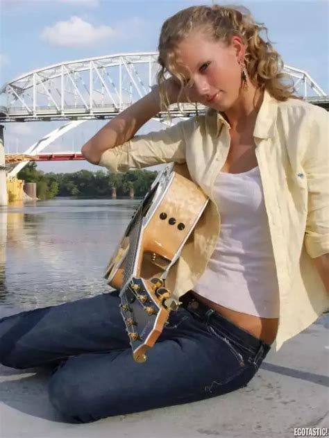 Taylor Swifts Modeling Days Before She Became Famous In 2021