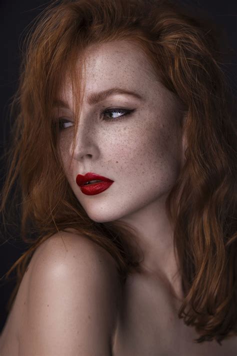 Pin By Kevyn Ferris On Photos And Fotos Beautiful Redhead Redheads Freckles Redhead