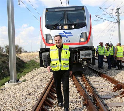 טקס חילופי מפקד מחוז דן. רכבת ישראל: דחייה של חצי שנה בהפעלת הקו לירושלים