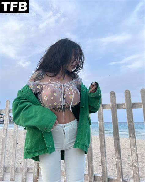 Alexis Mucci Shows Off Her Nude Boobs On The Beach Photos