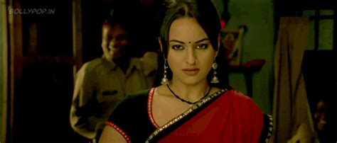 Vantage point presents you our actress hot gif collection from bollywood, tollywood, kollywood and bhojpuri cinema. Sonakshi Sinha GIFs - Find & Share on GIPHY