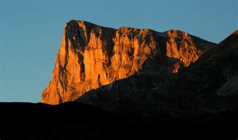 Light emitting diode (led) controller was built using pic microcontroller and lm317 regulator. Pic de Bure (2709m) par la Combe Ratin - Randonnée Devoluy
