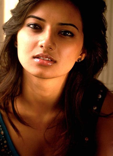 Actress Tollywood Gallery Isha Chawla Telugu Actress Latest Cute Stills