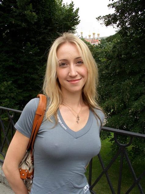 Russe blonde se promène blonde amateur russian outdoor boobs naked jeans public x