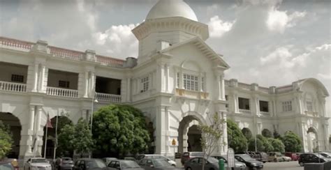 The old ipoh railway station (stesen keretapi ipoh) is one of the main heritage buildings in the state capital of perak, malaysia and is served by the new, fast, ktm electric train services (ets). Ipoh's Walking, Talking History - Poskod Malaysia