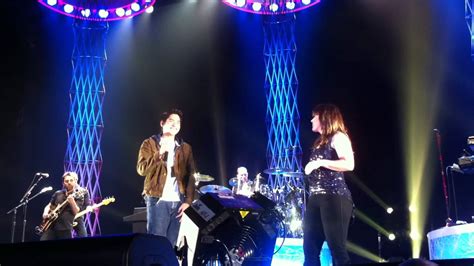 Kelly Clarkson Duets With Jason Farol And Julianna Gutierrez San