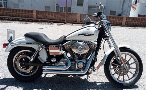 Put on some dark shades to check this one out. HD Dyna Super Glide Custom 2005 - Biker's House