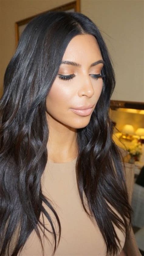 The keeping up the kardashians star's hairstylist chris appleton shared a photo of her with her new black blue strands on instagram, which he reveals is for yeezy. Kim kardashian hair, Kim kardashian and Black hair on ...
