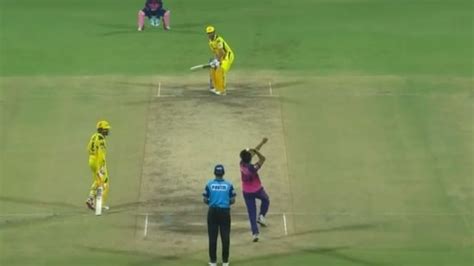 Watch Dhoni Hits 2 Last Over Sixes To Make It 5 Off 1 Then Sandeep