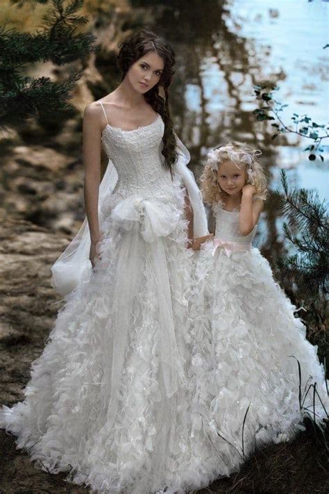 mother  daughter matching wedding outfits