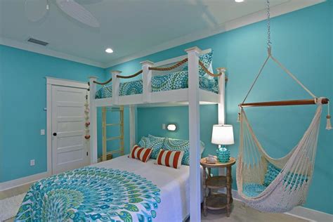 What better way to bring calm and comfort into your bedroom decorating than by using a beach theme? Beach Theme Room with contemporary decorative pillows ...