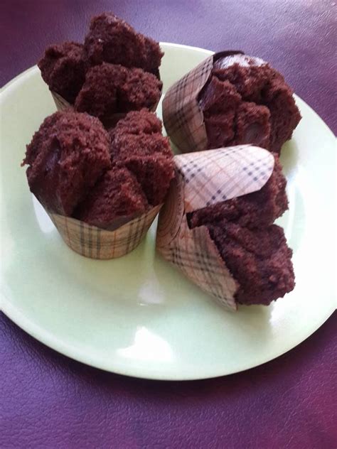 Selama ini hidangan kue bolu, termasuk kue bolu coklat mungkin sudah identik dengan memberikan telur ketika anda membuat adonan ini. Resep Bolu Kukus Coklat Tanpa Mixer dan Telur | Makanan ...