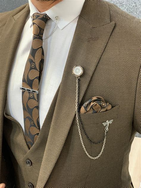This is a crucial step in order to obtain an accurate reading. GentWith Lapel Chains - Gent With