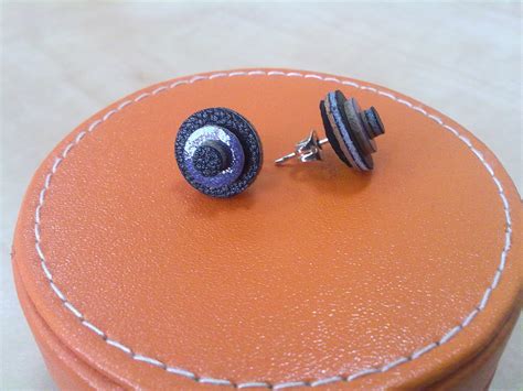 Imvisible este un invizibil yahoo detector, pus la dispozitia tuturo. RamoChopp Hand-Made: Cecei din piele in doua culori ...