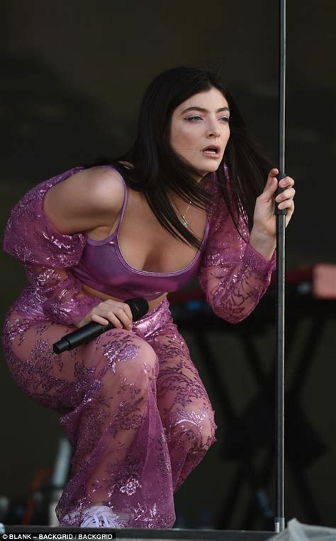 singer lorde flaunts her midriff in a racy purple co ord at parklife festival in manchester
