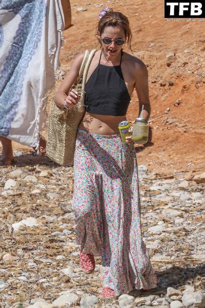 Emma Watson Displays Her Nude Tits On The Beach In Ibiza 77 Photos
