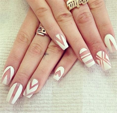 33 Simple Yet Gorgeous Clear Nail Designs 2024 Guide