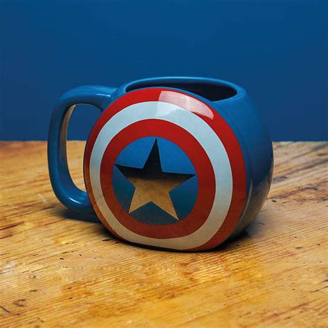 Kapitan ameryka przekazał tarczę małemu bohaterowi. Kubek Marvel Kapitan Ameryka Tarcza 500 ml - GeekUp.pl ...