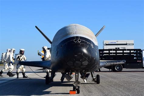 Spacex Scores Contract To Launch Air Forces Secretive X 37b Spaceplane