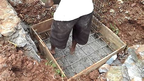 Pondasi foot plat sering keliru disebut sebagai pondasi cakar ayam, padahal strukturnya berbeda. Idea Strauss Pile Vs Cakar Ayam Pondasi Beton - Pondasi Beton