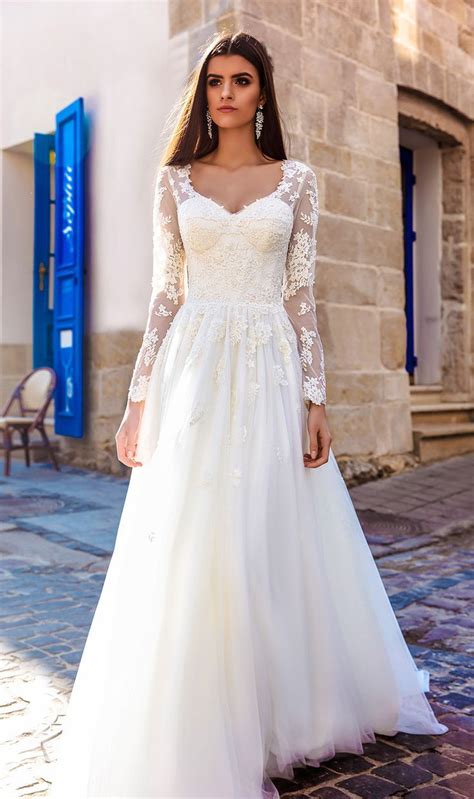 From modern mini dresses to sequin slip dresses. 31 Incredible Lace Wedding Dresses Ideas | The Best ...