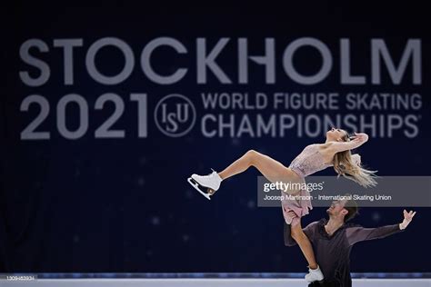 Victoria Sinitsina And Nikita Katsalapov Of Fsr Compete In The Ice