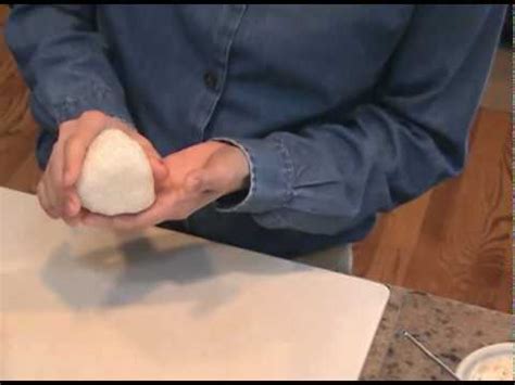 How to make an Onigiri (rice ball) 