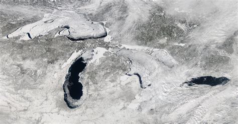 The Great Lakes Are Even More Beautiful When Theyre Nearly Frozen Over