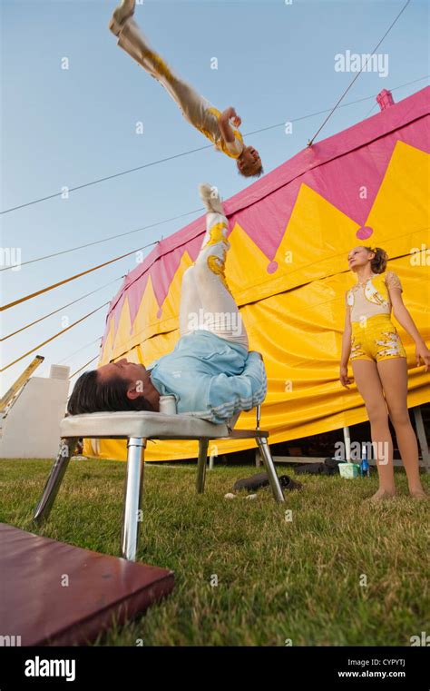 Circus Performers Hi Res Stock Photography And Images Alamy