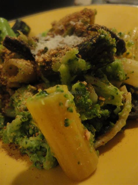Maccheroni Colorati Con Broccoli Acciughe E Pangrattato Clara Pasticcia
