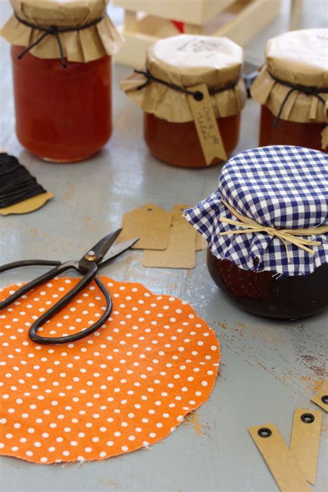 Sabemos que armar por primera vez la pieza de tu bebé en camino es un desafío un poco estresante a veces, por eso queremos ayudarte con estos 10 básicos que para nosotros son indispensables a la hora de diseñar su dormitorio. Cinco Quartos de Laranja: Ideias para decorar frascos de doce