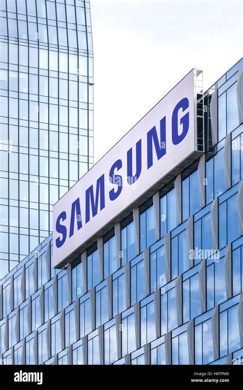 Logotipo De La Empresa Samsung Samsung Fotografías E Imágenes De Alta