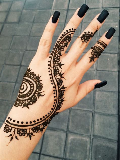 Henna Tattoo Hand Black Nails Cool Awesome Beautiful Henna