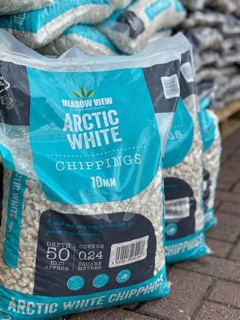 Arctic White Chippings Derby