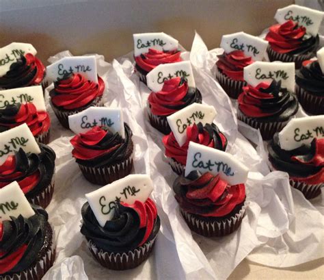 I decided after making these alice in wonderland cupcakes, never to curse anyone who drives 50 in a 70 zone. Alice in wonderland cupcakes | My Cakes | Pinterest ...