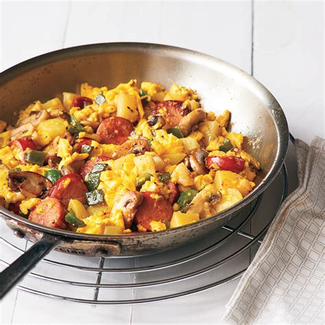 Add the apples and sausage, season with a bit of freshly ground black pepper and combine thoroughly. Sausage, Vegetable and Egg Scramble Recipe | MyRecipes