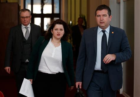 Čezfile, daň je daň a legálně ji lze uvalit, jen musí být taxativní a stejná. 'Rudý' Bernie hlásá víc socialismu než 'Venezuela' Maláčová - Tiscali.cz