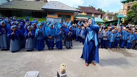 Cek video di bawah ini. Cara menarik perhatian anak terbanyak 374 anak - YouTube