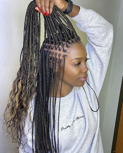 Unlike the traditional braiding technique that adds extensions right at the root, the knotless method starts with. 35 Cute Box Braids Hairstyles to Try in 2020 | Glamour