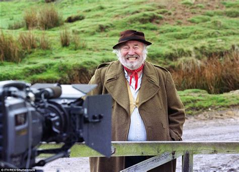 Heartbeat Actor Bill Maynard Dies Aged 89 Daily Mail Online