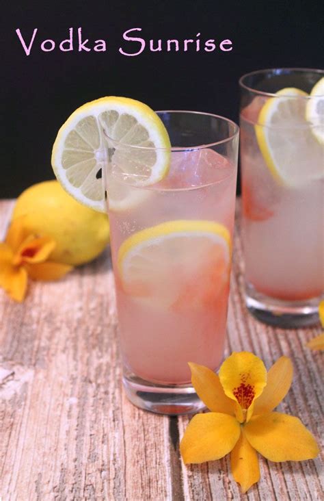 How to make this summer vodka drink: Vodka Sunrise | Recipe | Drinks, Vodka, Refreshing cocktails