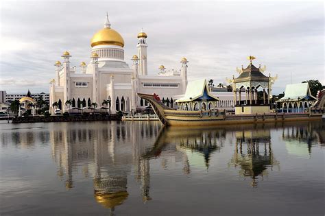 Public debt in brunei in 2018 was 2.4 percent of gdp. Sultanat Brunei: Fotos von Olaf Schuelke - DER SPIEGEL