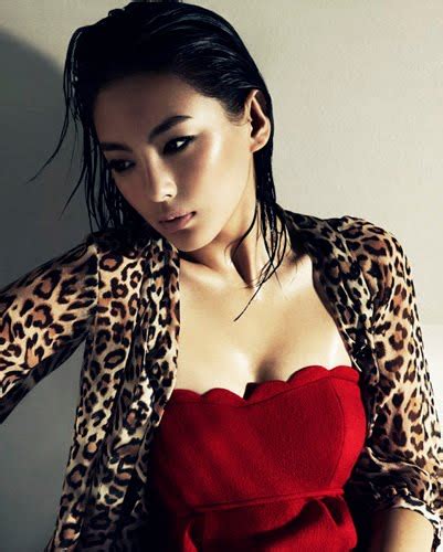 Kanomatakeisuke Kitty Zhang Yuqi Sexy Bikini Photos