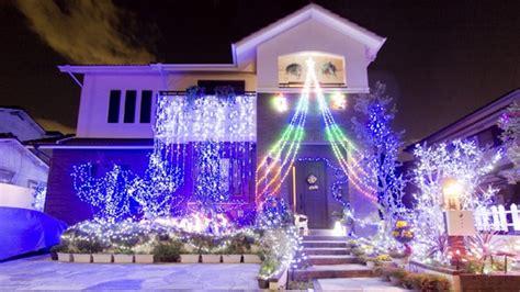 妖精と白兎の愛育日記 連載： 30話 原作： ダンジョンに出会いを求めるのは間違っているだろうか 作： 護人ベリアス. 家 イルミネーション 外 - Hōmuaidea